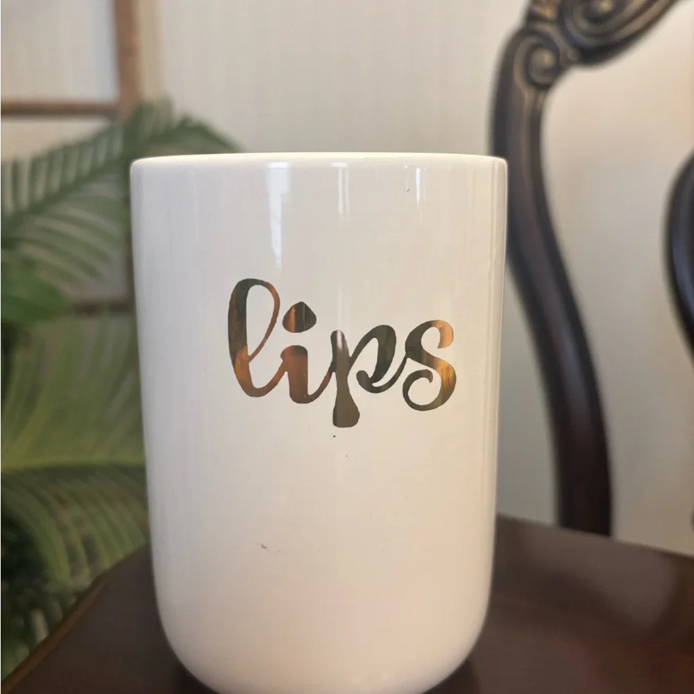White Ceramic Mug with Gold 'Lips' Design
